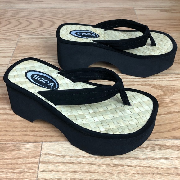 SODA Beach Black Nubuck Platform Sandal Thong - Picture 2 of 9